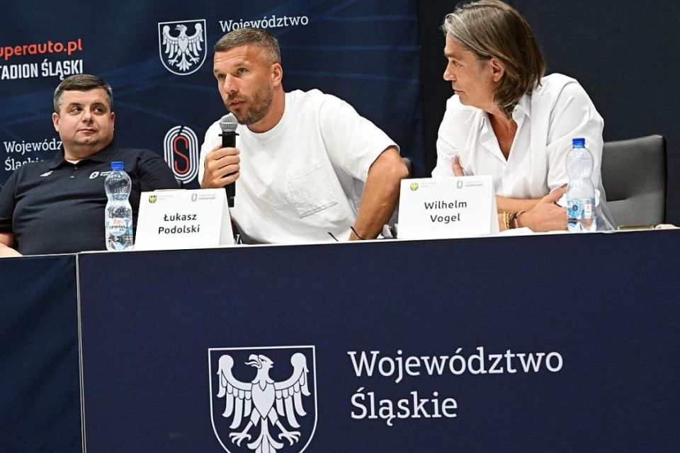 40 piłkarskich legend w meczu na Superauto.pl Stadionie Śląskim - galeria