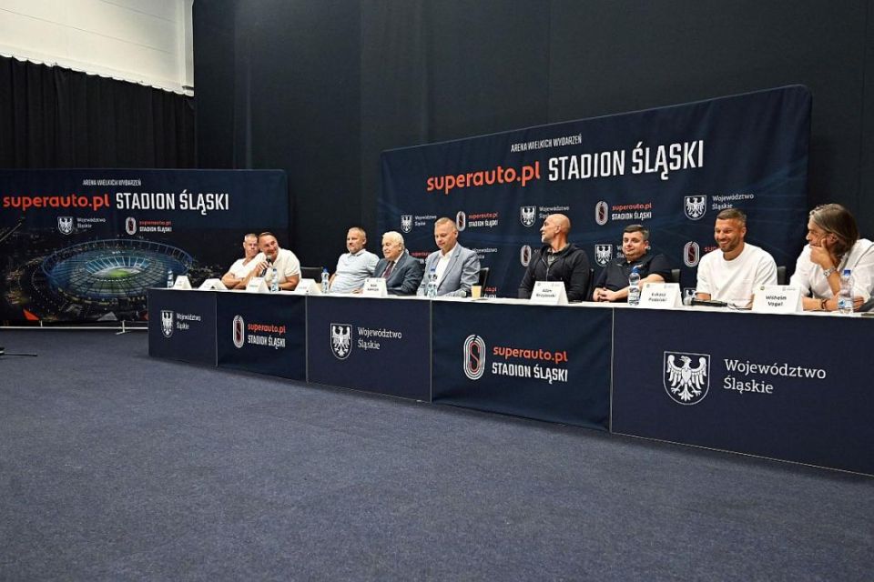 40 piłkarskich legend w meczu na Superauto.pl Stadionie Śląskim - galeria