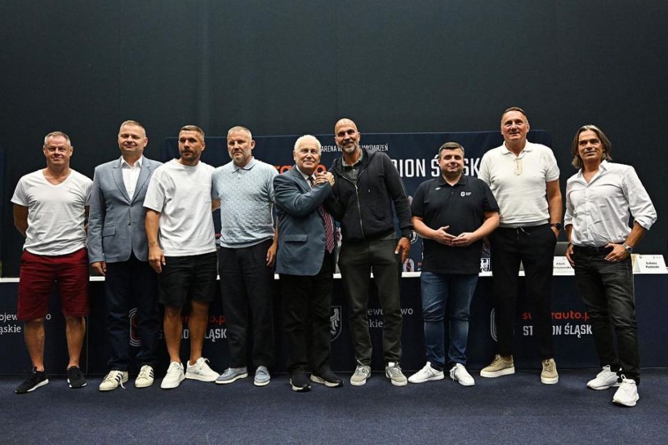 40 piłkarskich legend w meczu na Superauto.pl Stadionie Śląskim - galeria