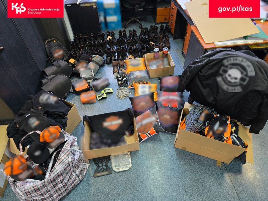 Śląska KAS zatrzymuje podrabiane towary o wartości 70 tys. zł w Częstochowie - galeria