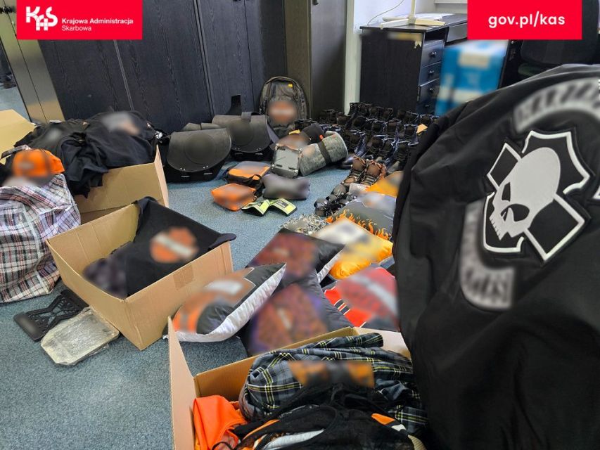 Śląska KAS zatrzymuje podrabiane towary o wartości 70 tys. zł w Częstochowie - galeria