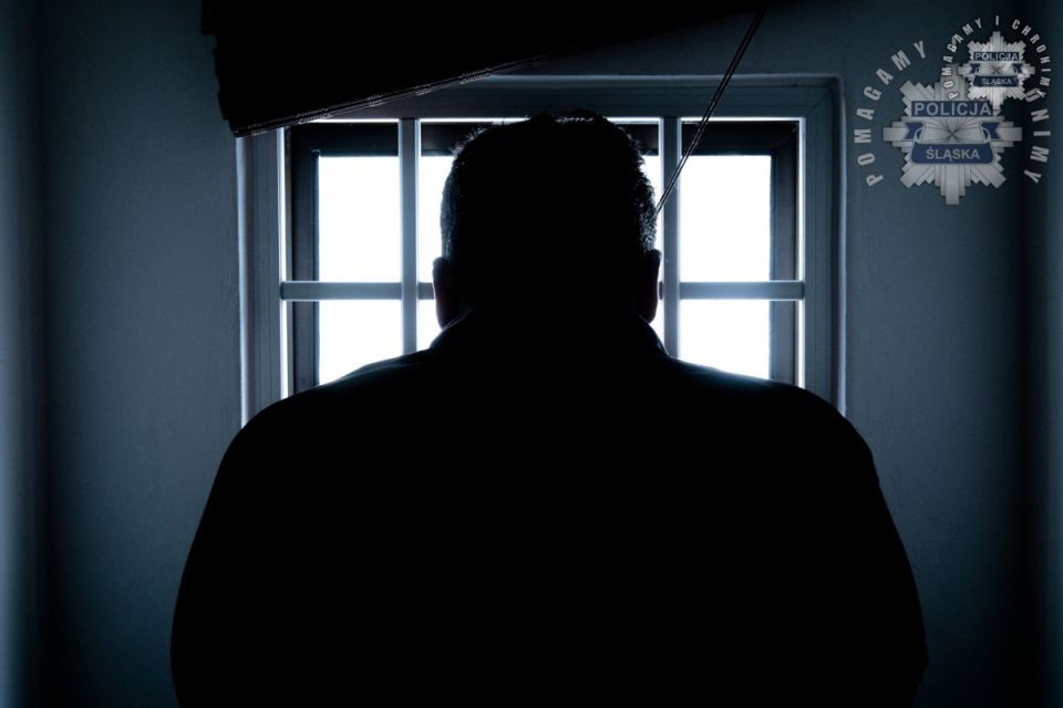 Koniec ucieczki: 43-latek poszukiwany za gwałt i oszustwa trafił za kratki - galeria