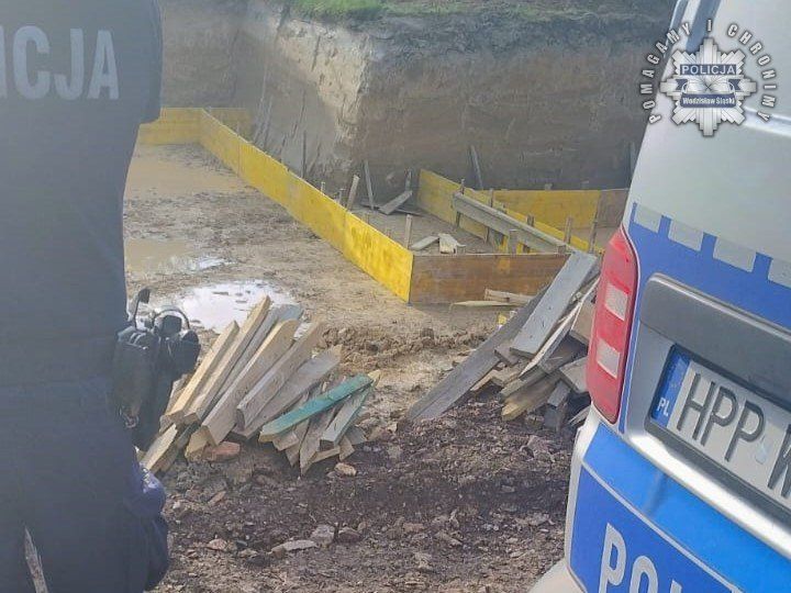 Niebezpieczne odkrycie w Wodzisławiu Śląskim. Saperzy wezwani do akcji! - galeria