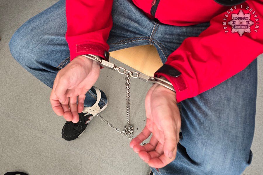 Dramat na ulicy Zaparkowej. Mężczyzna ugodzony nożem! - galeria