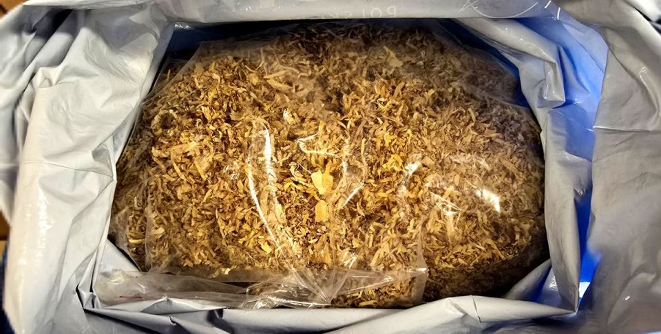 69-latek wpadł z tysiącami nielegalnych papierosów - galeria