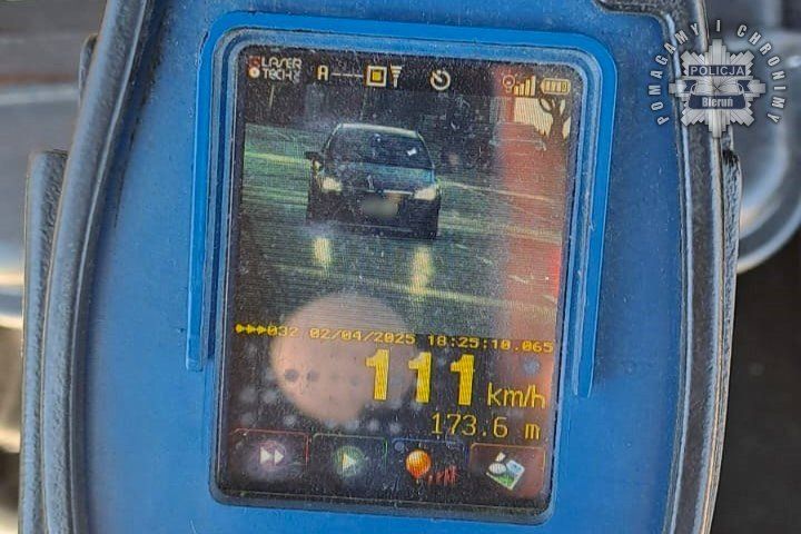 18-latek zatrzymany przez bieruńską drogówkę za przekroczenie prędkości o 61 km/h! - galeria