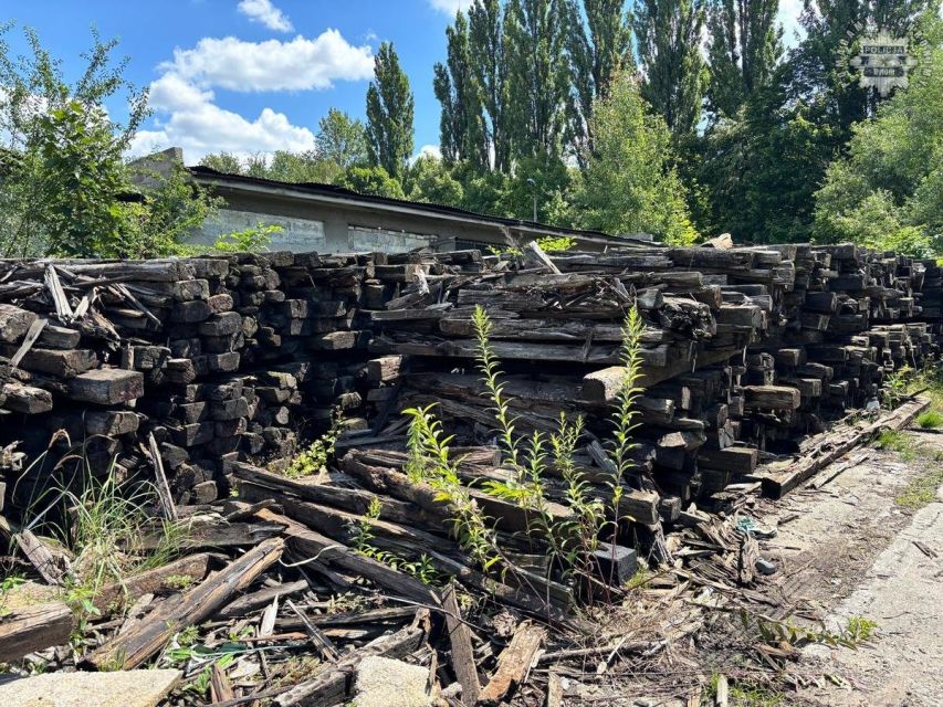 56-latek zatrzymany za nielegalne składowanie odpadów niebezpiecznych w Bytomiu - galeria