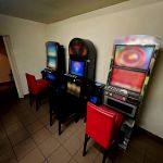 Zatrzymani i przejęte automaty. Śląska KAS rozbija sieć nielegalnego hazardu - galeria