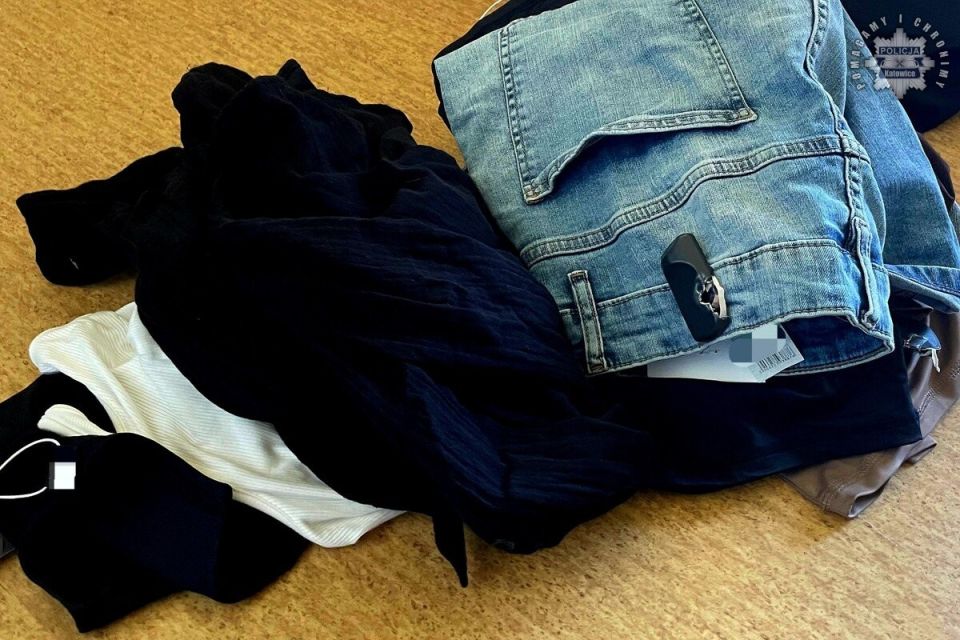 Narkotyki i kradzione ubrania w aucie! Wpadka 31-letniego złodzieja w Katowicach - galeria