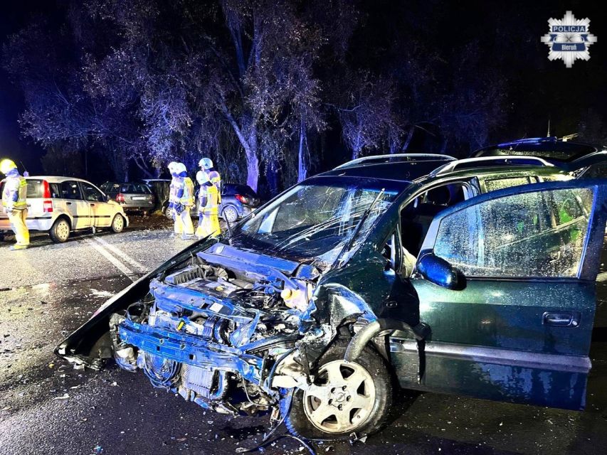 Mokre drogi, mgły i szybki zmrok. Trudny czas dla kierowców na Śląsku - galeria