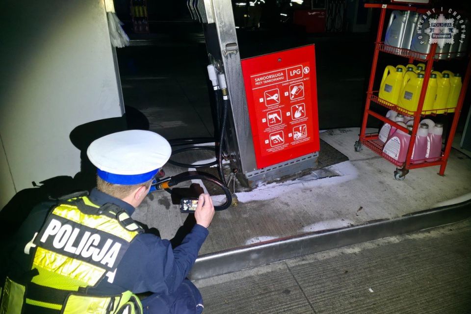 Groźne uszkodzenie dystrybutora LPG na stacji w Mysłowicach - galeria