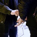 Korupcja w służbie zdrowia - lekarz zatrzymany z amunicją i gotówką - galeria