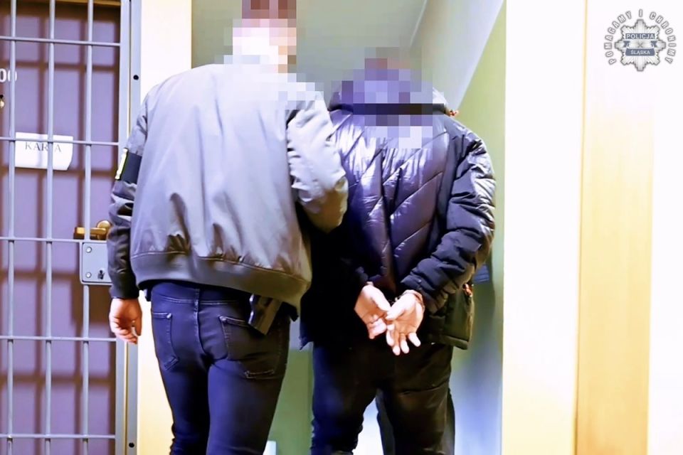 Korupcja w służbie zdrowia - lekarz zatrzymany z amunicją i gotówką - galeria