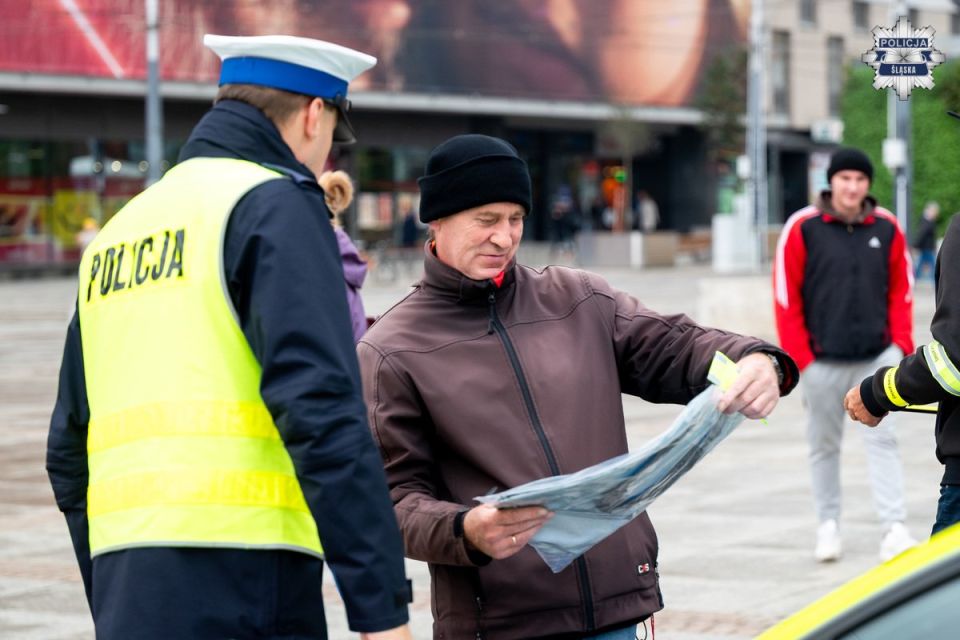 Bezpieczni na drodze: Grzegorz Poloczek wspiera akcję 'Świeć Przykładem' w Katowicach - galeria