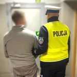 Uciekał przed policją, miał 7 zakazów i był poszukiwany – pościg zakończony wypadkiem - galeria