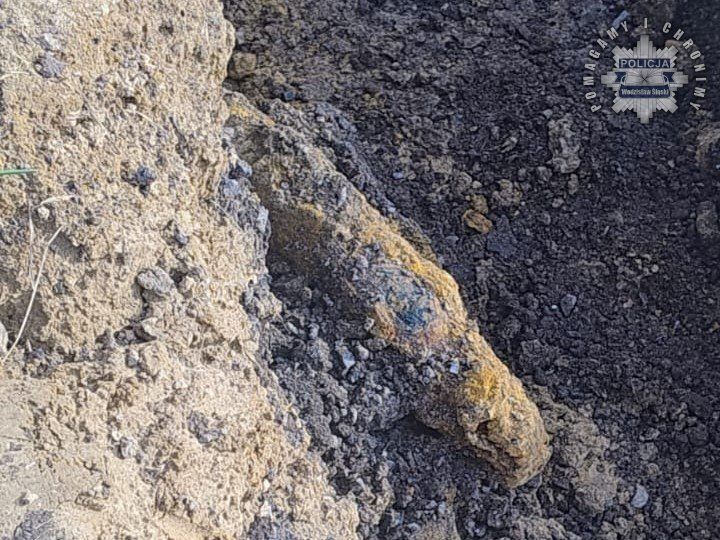 Niebezpieczne odkrycie w Wodzisławiu Śląskim. Saperzy wezwani do akcji! - galeria