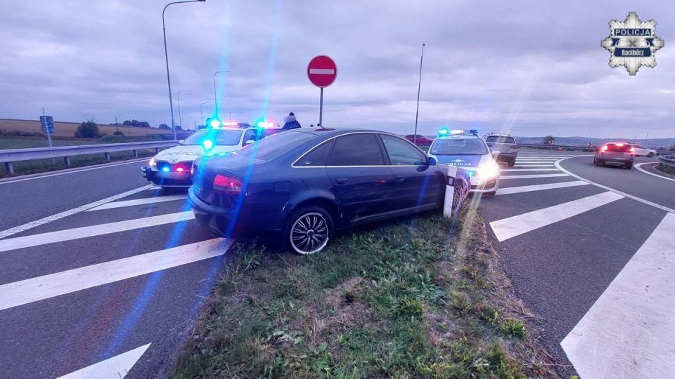 Pościg z Raciborza do Czech. 34-latek z narkotykami zatrzymany po kolizji - galeria