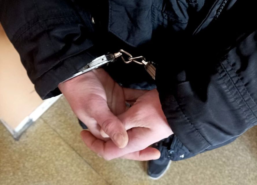 Zatrzymany 28-letni kierowca w Jastrzębiu-Zdroju miał zakaz prowadzenia pojazdów i jechał bez tablicy rejestracyjnej - galeria