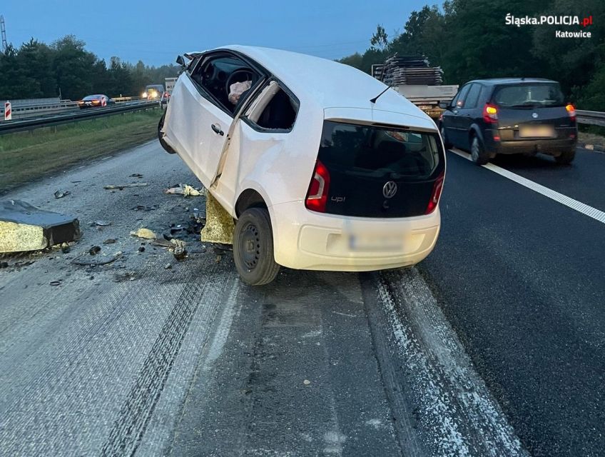 Tragiczny wypadek na A4. 60-latek wjechał w betonowe separatory! [FOTO] - galeria