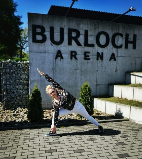 Joga na murawie - bezpłatne zajęcia na Burloch Arenie - galeria