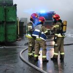 Pożar hali z elektroodpadami w Gliwicach. 69 strażaków walczyło z ogniem [FOTO] - galeria