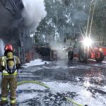 Pożar hali z elektroodpadami w Gliwicach. 69 strażaków walczyło z ogniem [FOTO] - galeria