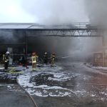 Pożar hali z elektroodpadami w Gliwicach. 69 strażaków walczyło z ogniem [FOTO] - galeria