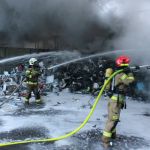 Pożar hali z elektroodpadami w Gliwicach. 69 strażaków walczyło z ogniem [FOTO] - galeria
