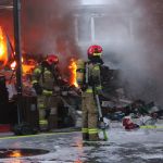 Pożar hali z elektroodpadami w Gliwicach. 69 strażaków walczyło z ogniem [FOTO] - galeria