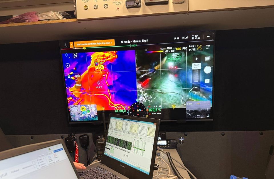 Pożar hali z elektroodpadami w Gliwicach. 69 strażaków walczyło z ogniem [FOTO] - galeria