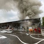 Pożar hali z elektroodpadami w Gliwicach. 69 strażaków walczyło z ogniem [FOTO] - galeria