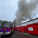 Pożar hali z elektroodpadami w Gliwicach. 69 strażaków walczyło z ogniem [FOTO] - galeria