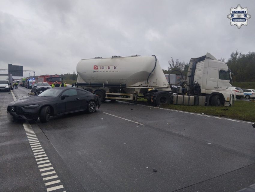 Mokre drogi, mgły i szybki zmrok. Trudny czas dla kierowców na Śląsku - galeria