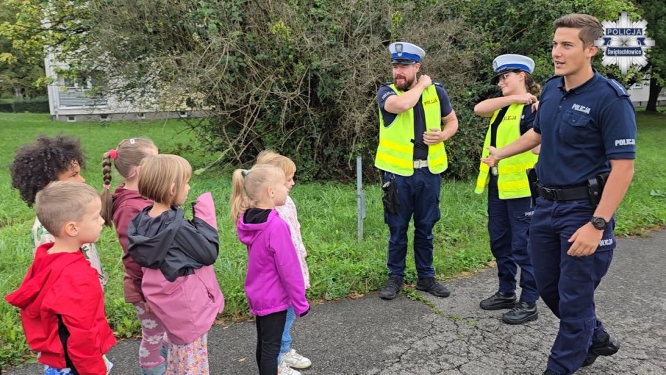 „Jesteś kierowcą na medal” – dzieci i policjanci przypomnieli o bezpieczeństwie - galeria