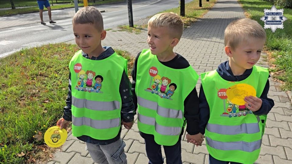 „Jesteś kierowcą na medal” – dzieci i policjanci przypomnieli o bezpieczeństwie - galeria