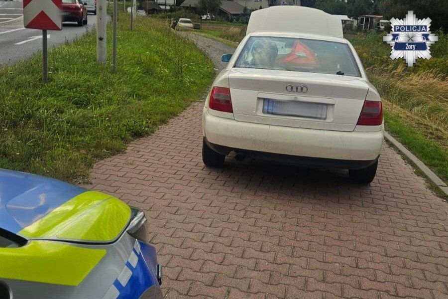 Bez prawa jazdy, pod wpływem i w przywłaszczonym aucie – duet kierowców zatrzymany w Żorach - galeria