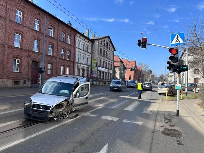 Pościg za pijanym kierowcą przez Świętochłowice i Chorzów. Spowodował dwie kolizje - galeria