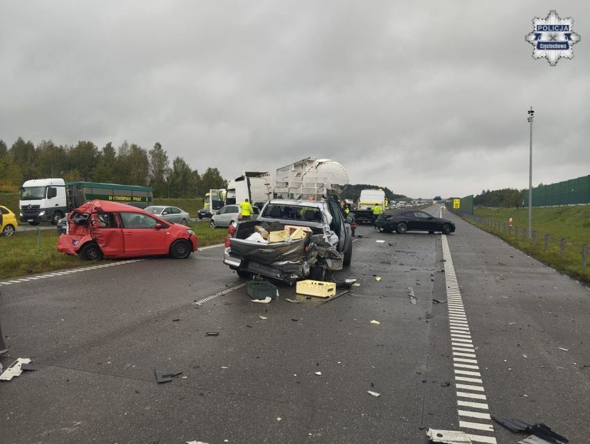 Mokre drogi, mgły i szybki zmrok. Trudny czas dla kierowców na Śląsku - galeria
