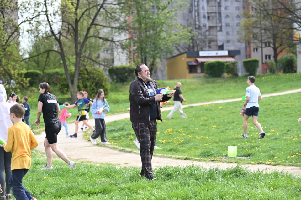 Śmigus-Dyngus w Chorzowie jak za dawnych lat! Wodne bitwy przyciągnęły tłumy - galeria