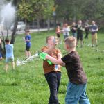Śmigus-Dyngus w Chorzowie jak za dawnych lat! Wodne bitwy przyciągnęły tłumy - galeria