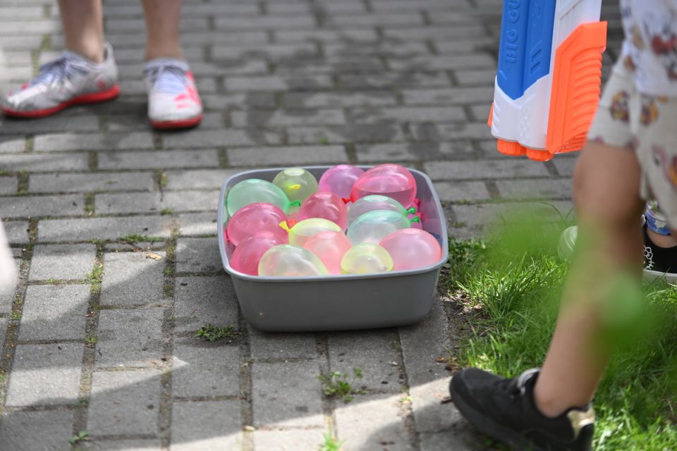 Śmigus-Dyngus w Chorzowie jak za dawnych lat! Wodne bitwy przyciągnęły tłumy - galeria