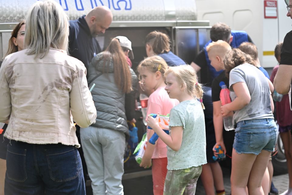 Śmigus-Dyngus w Chorzowie jak za dawnych lat! Wodne bitwy przyciągnęły tłumy - galeria