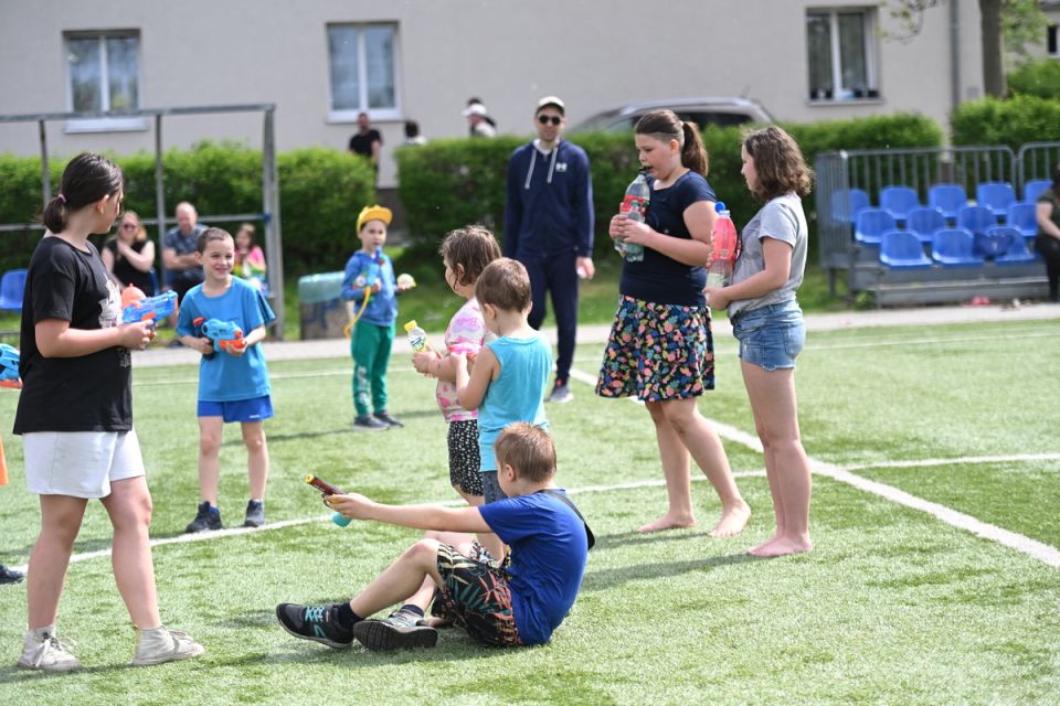 Śmigus-Dyngus w Chorzowie jak za dawnych lat! Wodne bitwy przyciągnęły tłumy - galeria