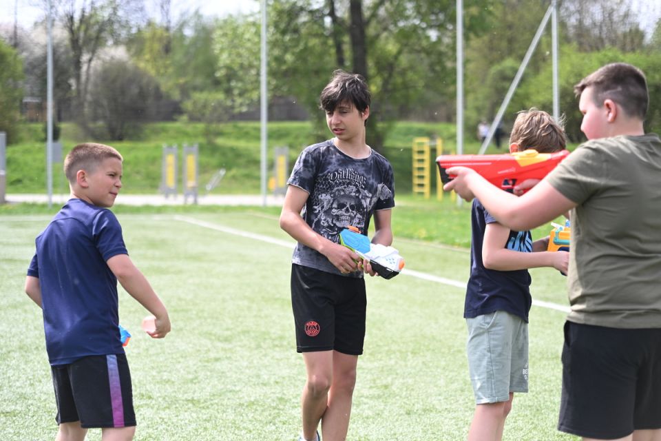 Śmigus-Dyngus w Chorzowie jak za dawnych lat! Wodne bitwy przyciągnęły tłumy - galeria