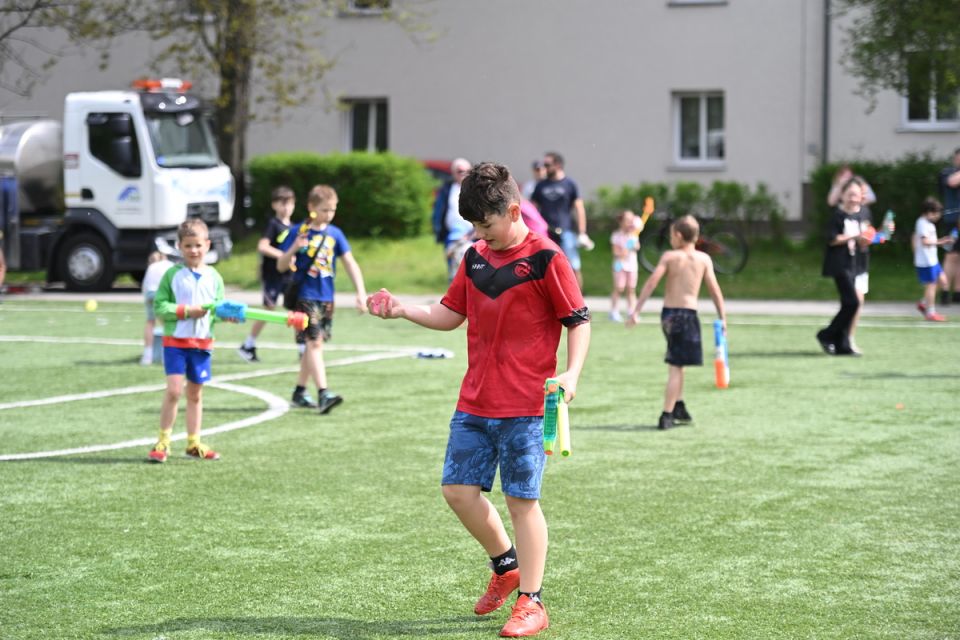 Śmigus-Dyngus w Chorzowie jak za dawnych lat! Wodne bitwy przyciągnęły tłumy - galeria