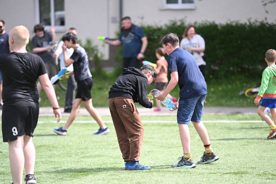 Śmigus-Dyngus w Chorzowie jak za dawnych lat! Wodne bitwy przyciągnęły tłumy - galeria