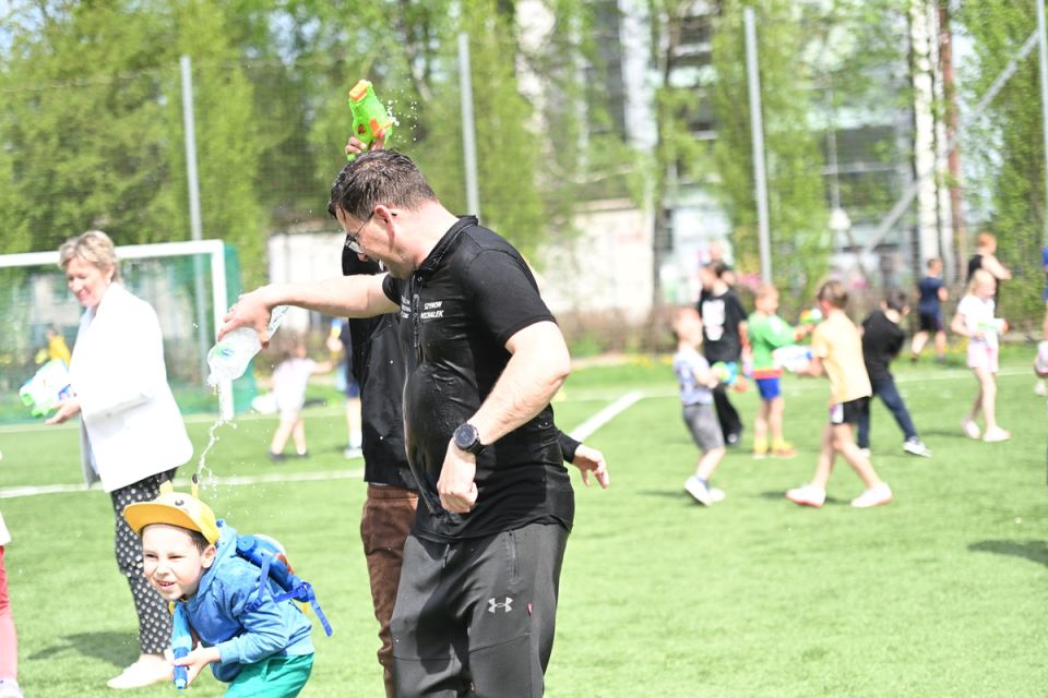 Śmigus-Dyngus w Chorzowie jak za dawnych lat! Wodne bitwy przyciągnęły tłumy - galeria