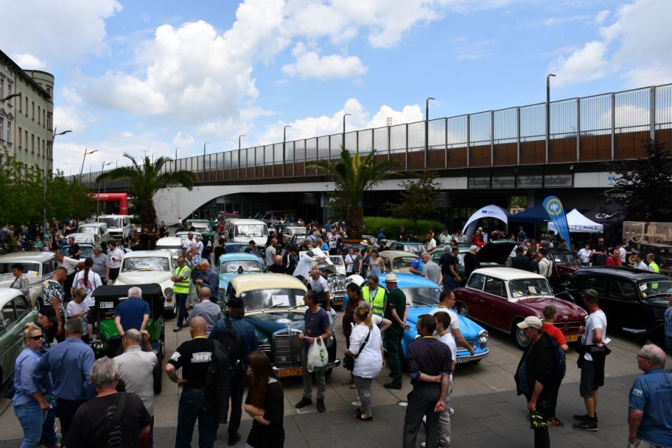 Święto motoryzacji w centrum Chorzowa — na rynku odbył się III Chorzowski Klasyk! - galeria