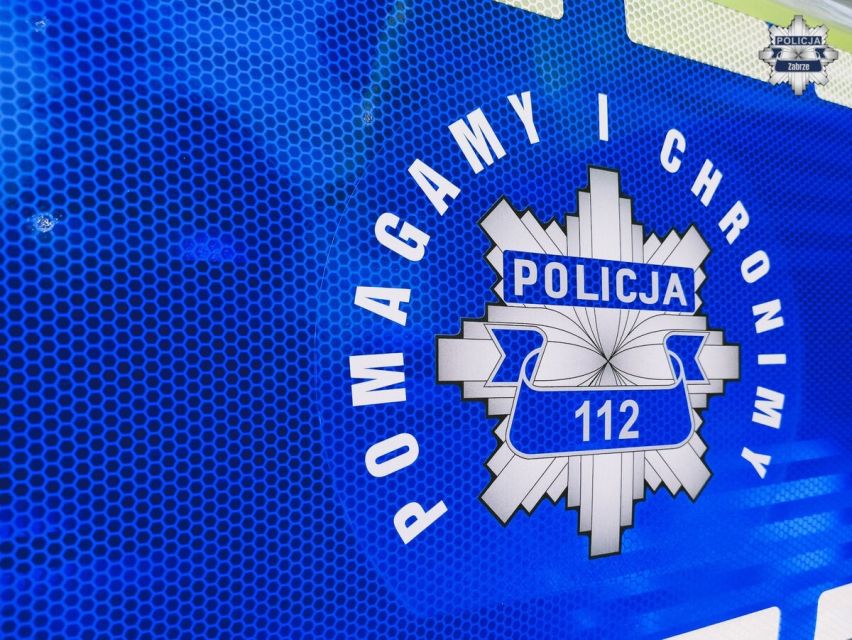 Dzieci same z nieprzytomną mamą. Policjanci pomogli ojcu dotrzeć do mieszkania - galeria