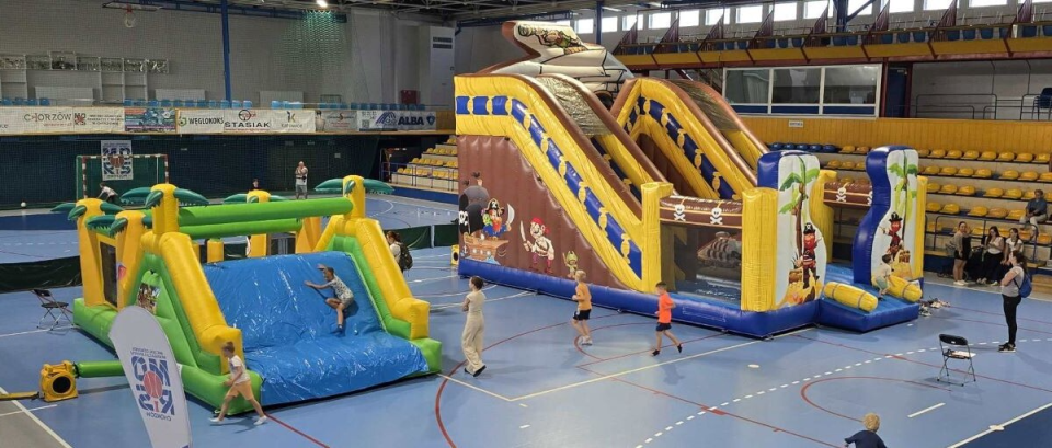 Dzień dmuchańców w hali MORiS Chorzów – darmowa zabawa dla dzieci - galeria